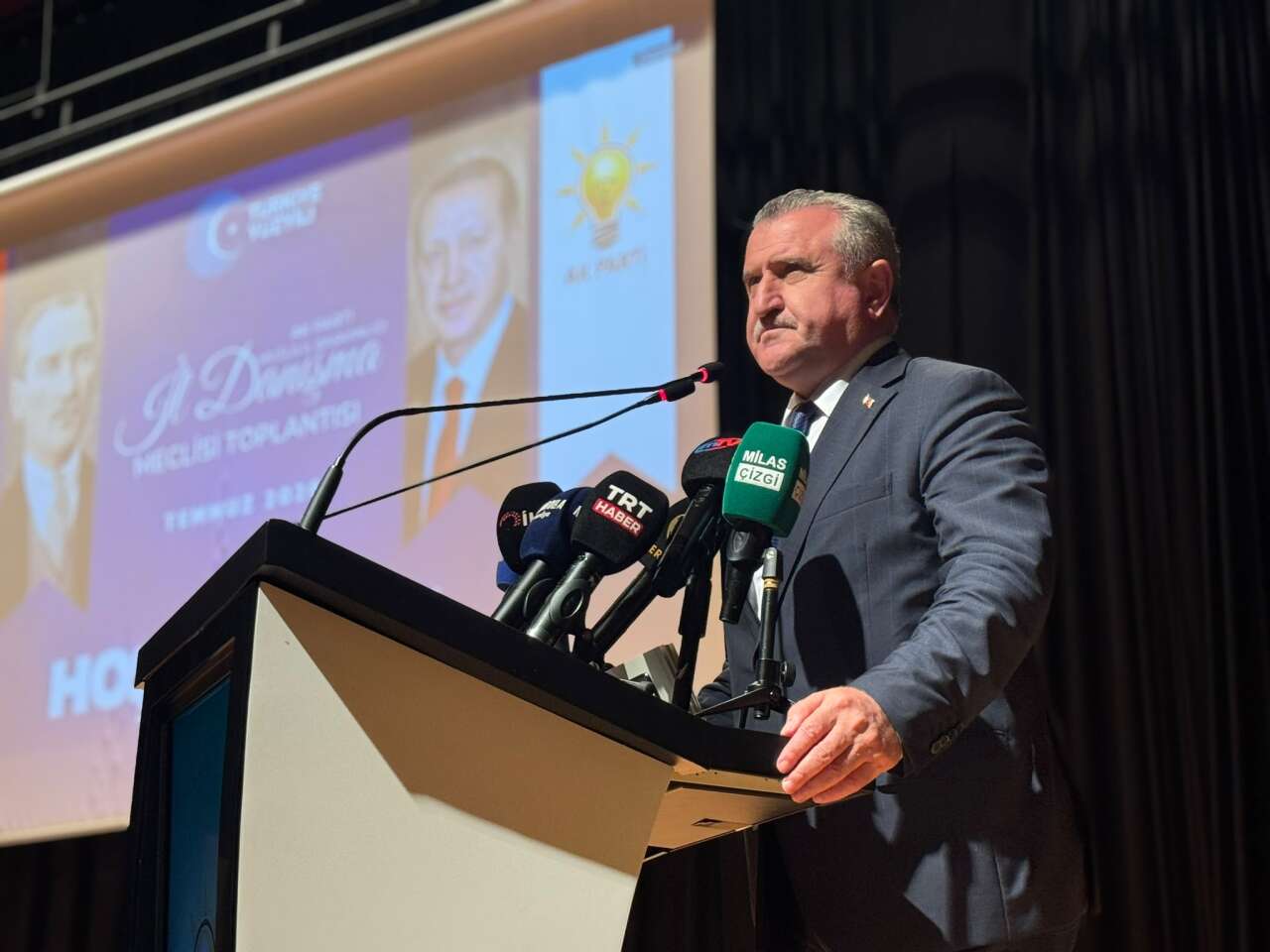 Bakan Dr. Osman Aşkın Bak: “Marmaris’te Yüzme Havuzunu Kapatan Başkana İnat Olimpik Yüzme Havuzu Yapacağız” 1